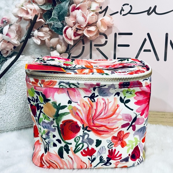 kate spade Handbags - Kate Spade Floral pink Multi-Color Women's lunch tote! 🥗